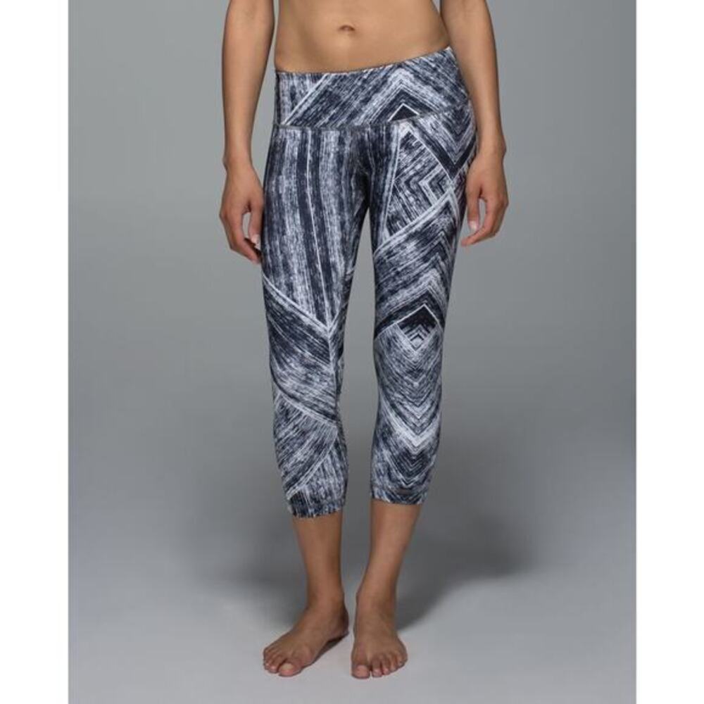 Lululemon Wunder Under Crop II Heat Wave Black White Workout Leggings size 10